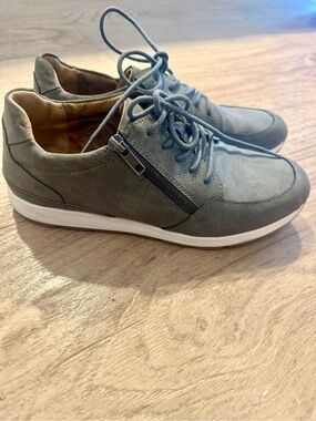 B.O.C. Born Women's Khloe sneakers